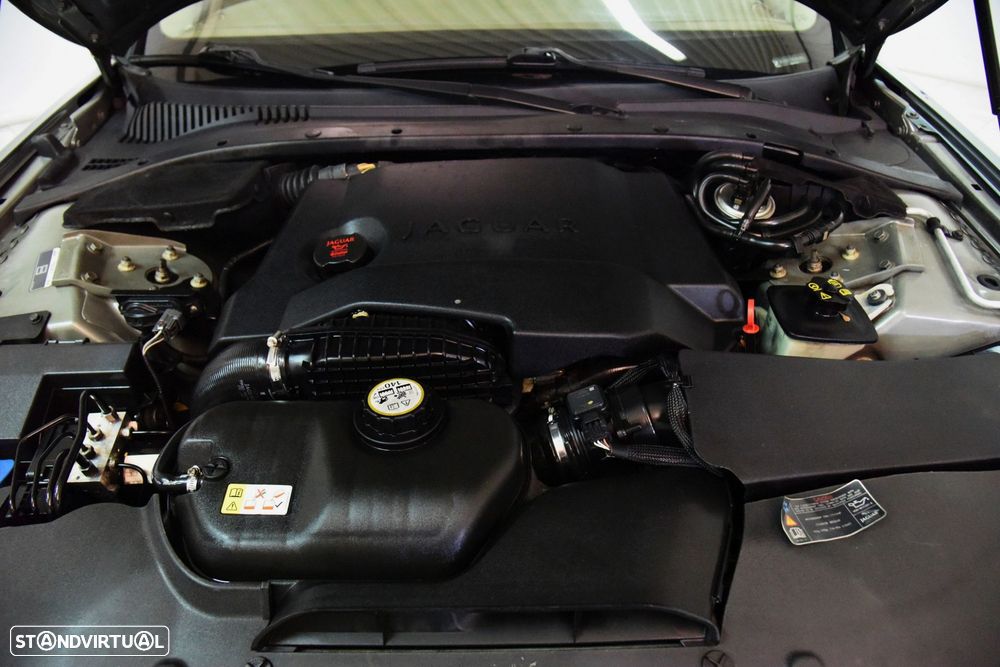 Jaguar S-Type 2.7 D V6 Executive Auto. - 14