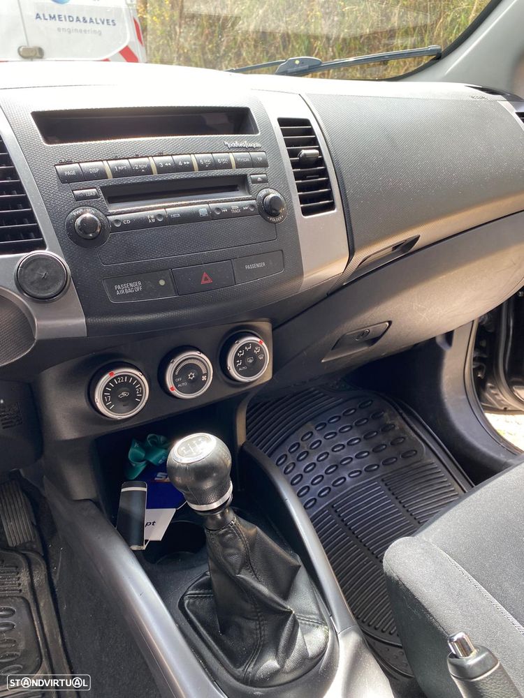 Mitsubishi Outlander 2.0 DI-D SW 4WD - 22