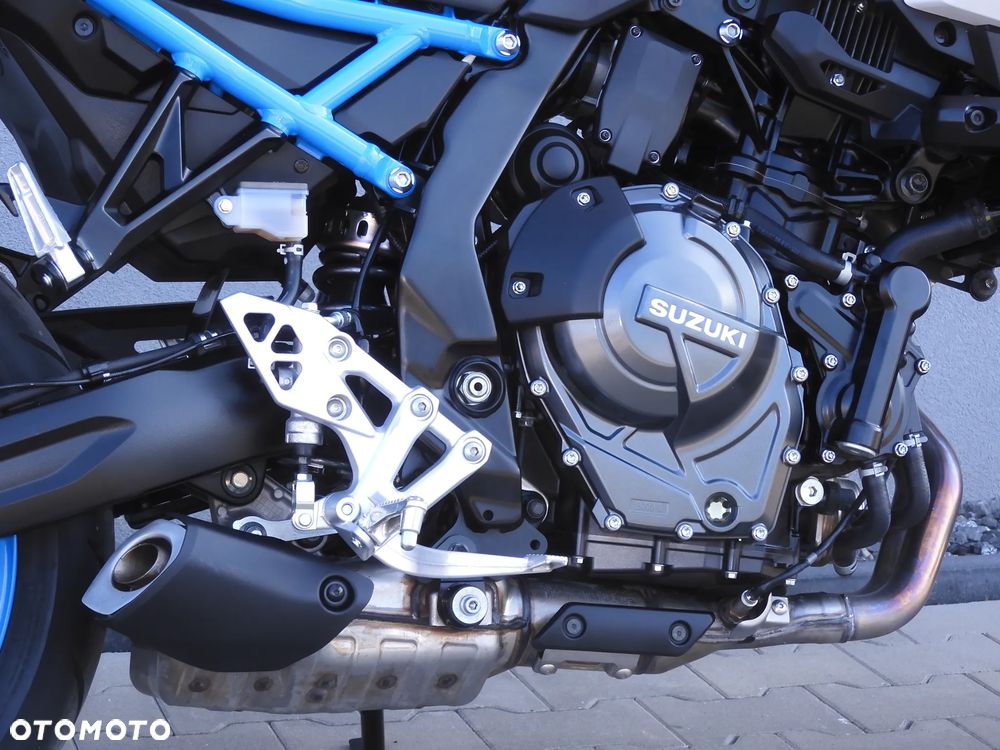 Suzuki GSX - 18