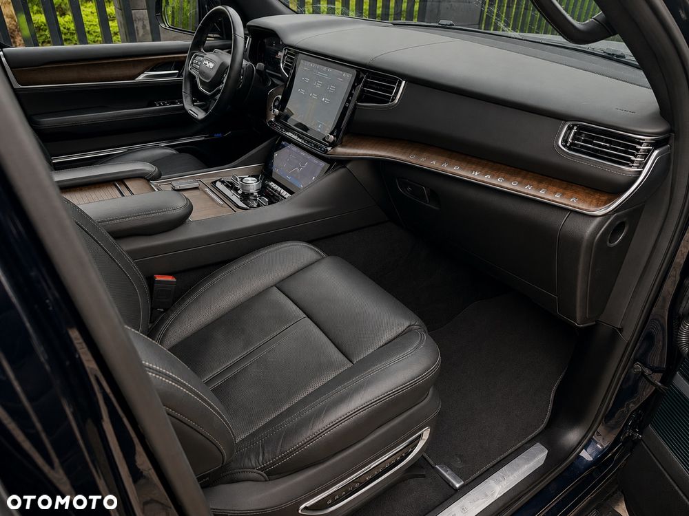 Jeep Grand Wagoneer - 38