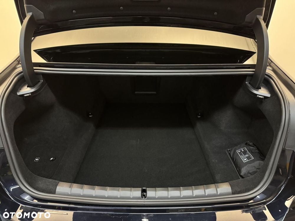 BMW Seria 7 - 38