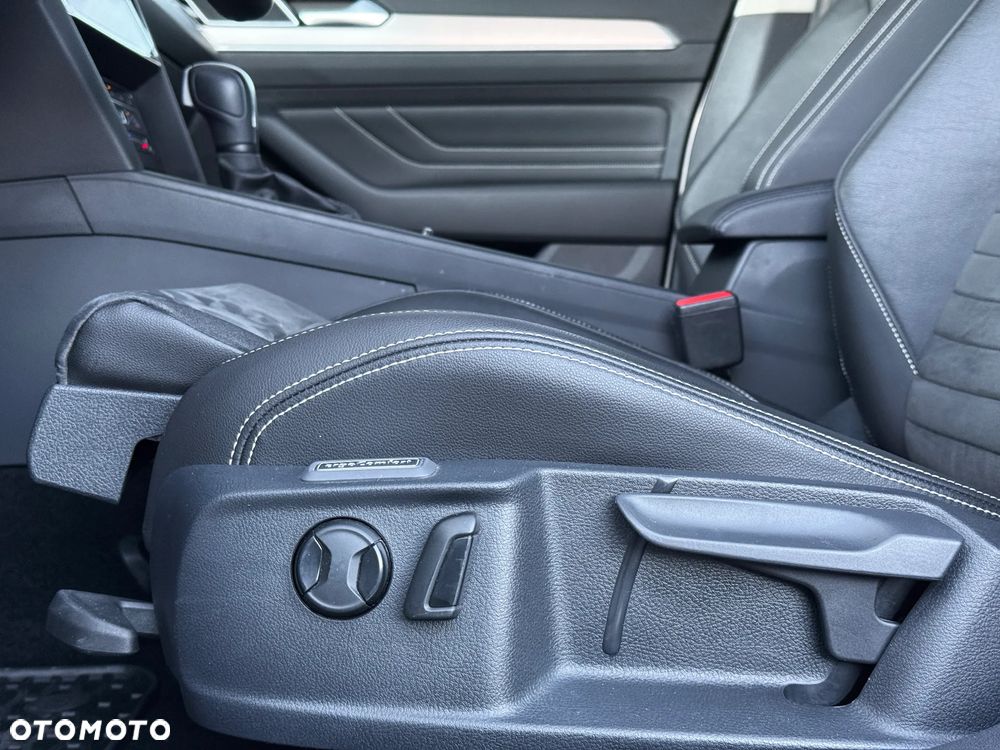 Volkswagen Passat 2.0 TDI Elegance DSG - 25