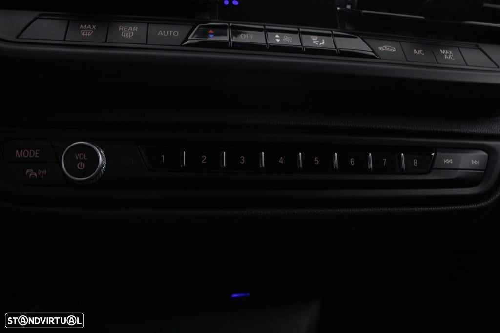 BMW 116 d Pack Desportivo M Auto - 29