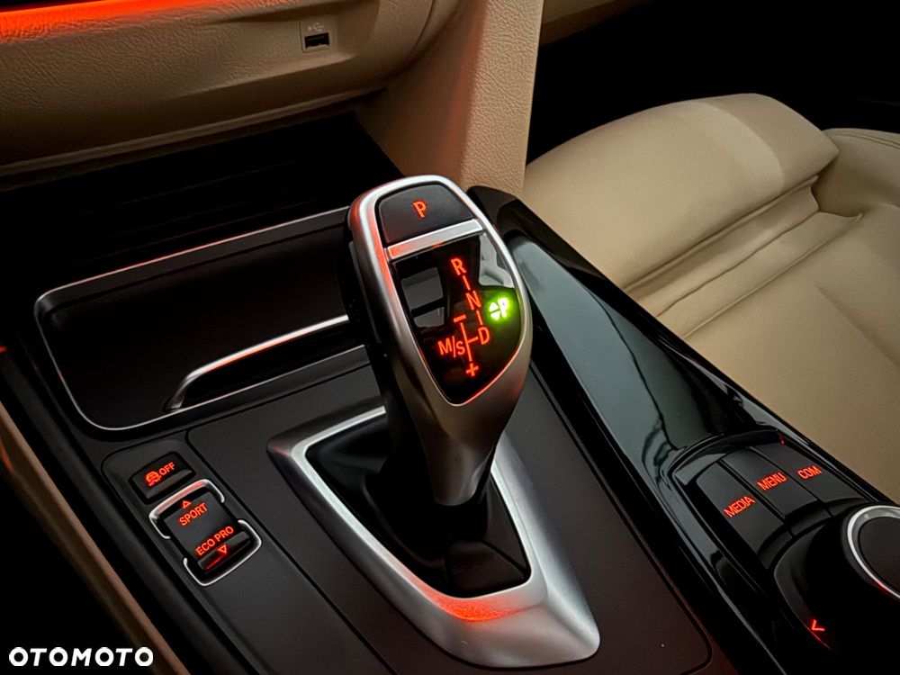 BMW Seria 3 320i xDrive Sport Line Sport - 29