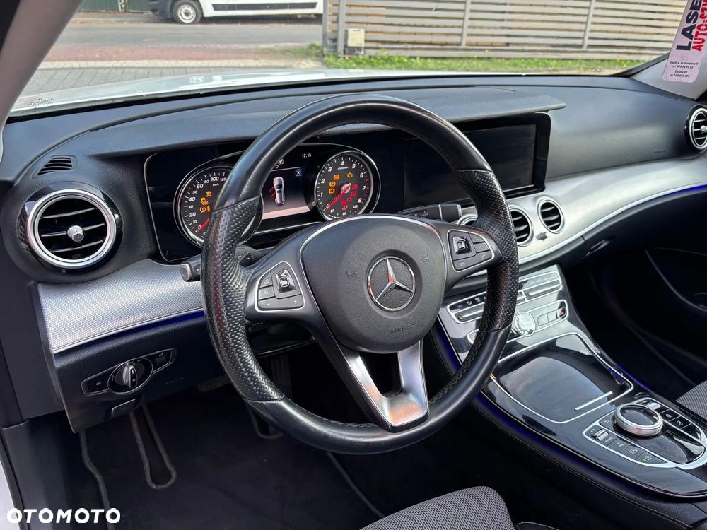 Mercedes-Benz Klasa E 250 9G-TRONIC - 16
