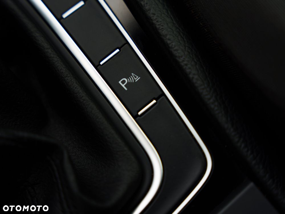 Volkswagen Golf 1.4 TSI BMT Comfortline DSG - 23