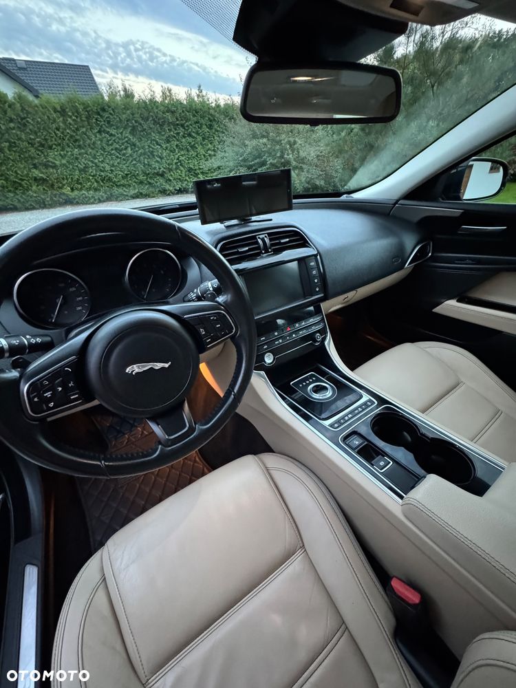 Jaguar XE - 27