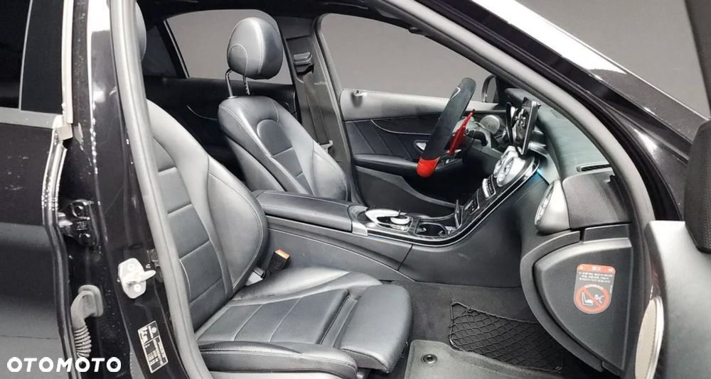 Mercedes-Benz Klasa C 200 4Matic 9G-TRONIC AMG Line - 8