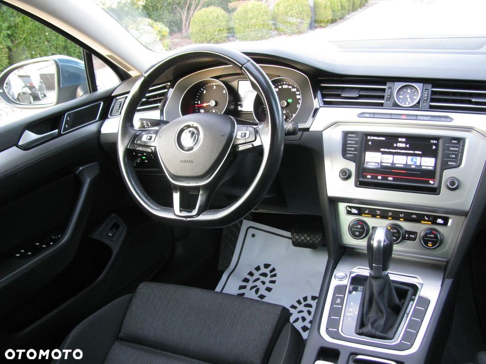 Volkswagen Passat 2.0 TDI SCR DSG Comfortline - 26
