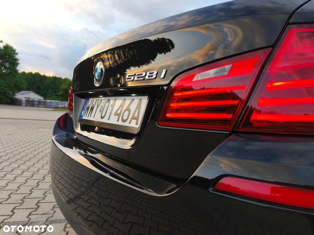 BMW Seria 5 528i - 16