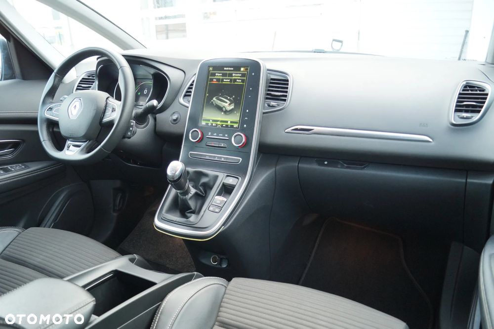 Renault Grand Scenic - 32