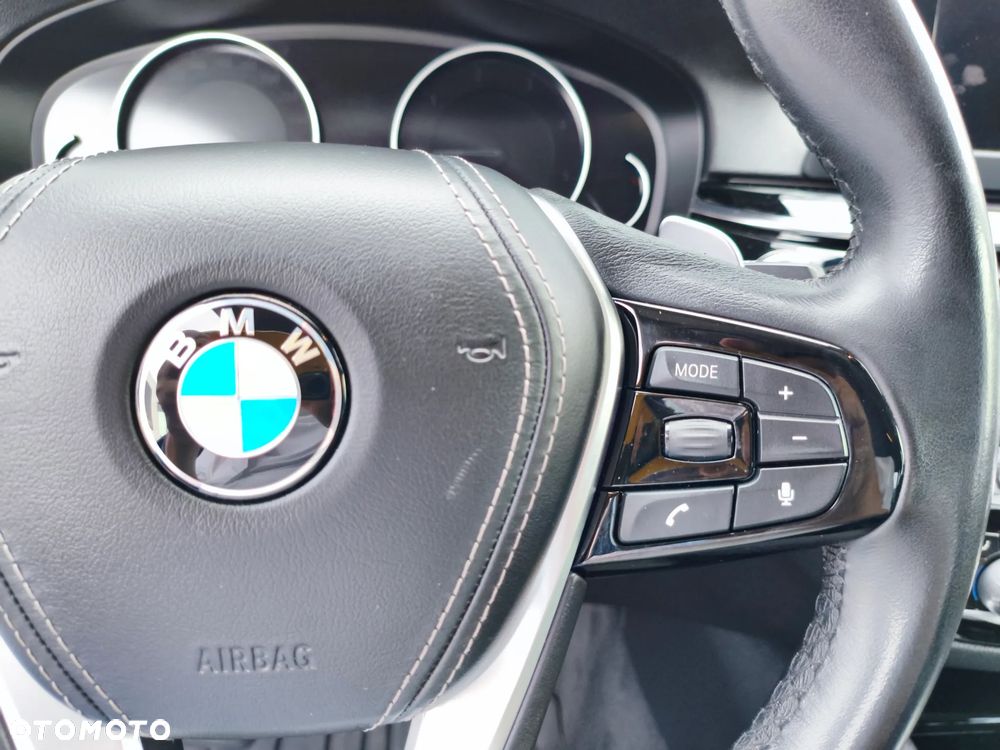 BMW Seria 5 518d Sport Line - 18