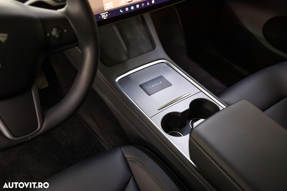 Tesla Model Y Long Range Dual Motor AWD - 22