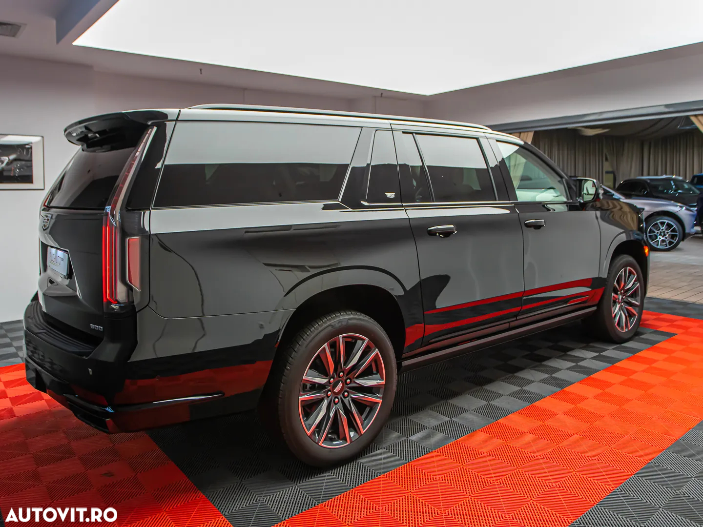 Cadillac Escalade - 8