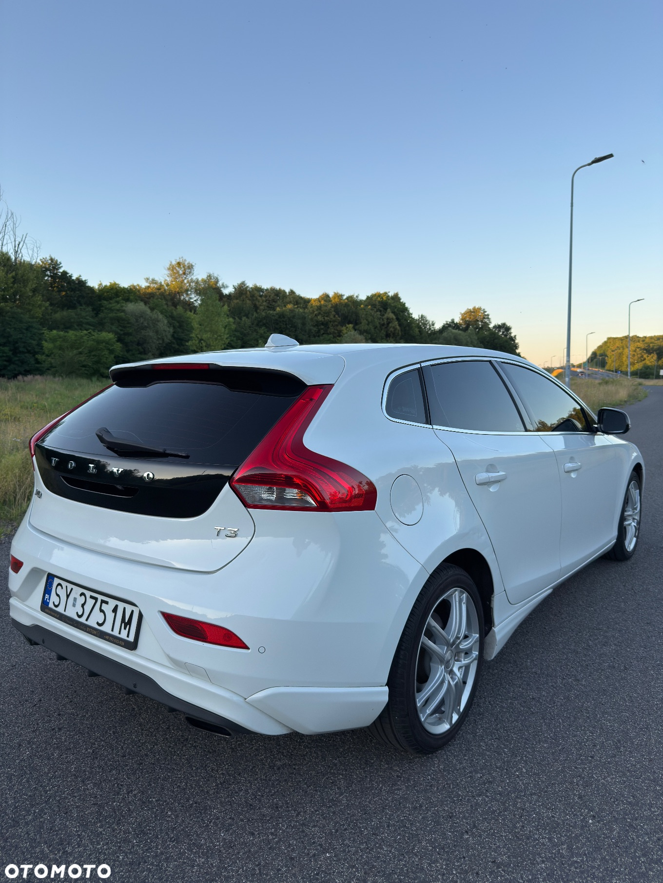 Volvo V40 T3 R-Design - 5