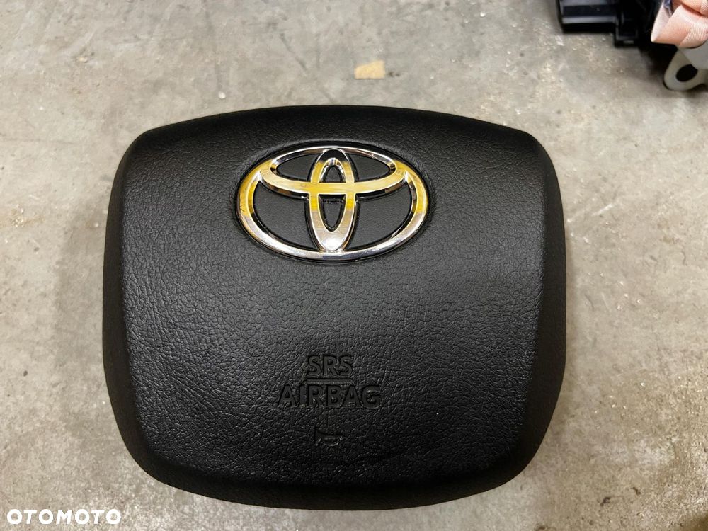 KOMPLET DESKA ROZDZIELCZA KOKPIT KONSOLA 2X PODUSZKI TOYOTA HILUX VIII 8 - 10
