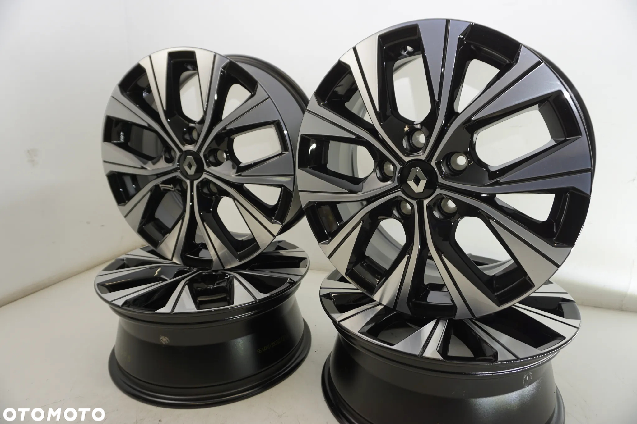 Felgi Aluminiowe  16 RENAULT TREFIC CAPTUR II ARCANA KADJAR KOLEOS LAGUNA III SCENIC MEGANE ZOE CAPTUR II MERCEDES CITAN 5X114,3 - 4