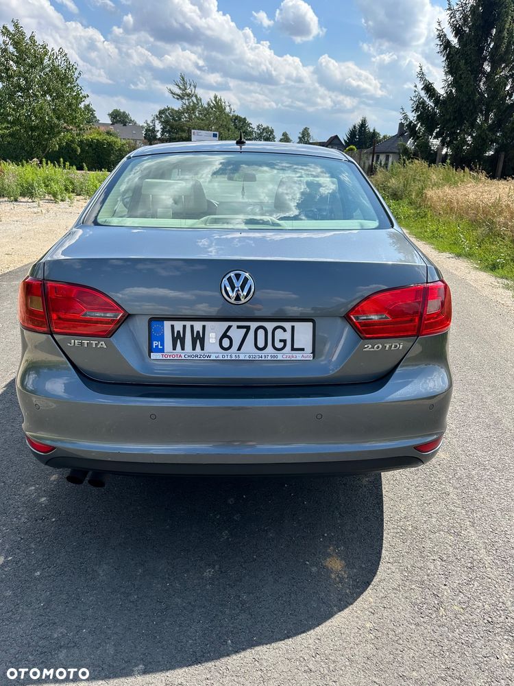 Volkswagen Jetta 2.0 TDI Highline - 3
