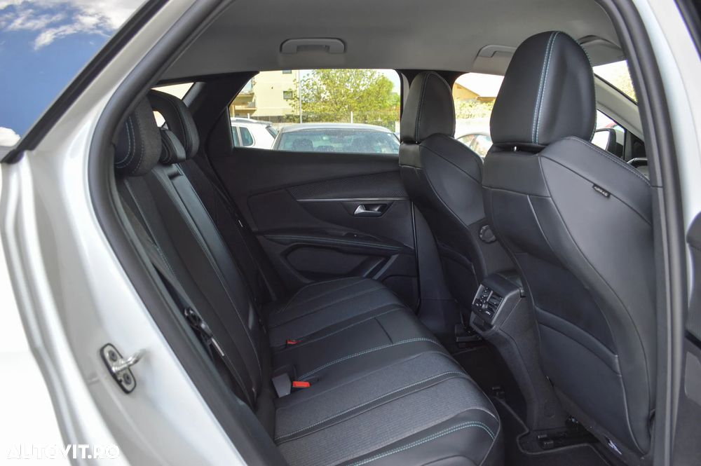 Peugeot 3008 PHEV 300 EAT8 4X4 Allure Pack - 31