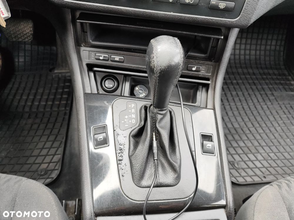 BMW Seria 3 - 36