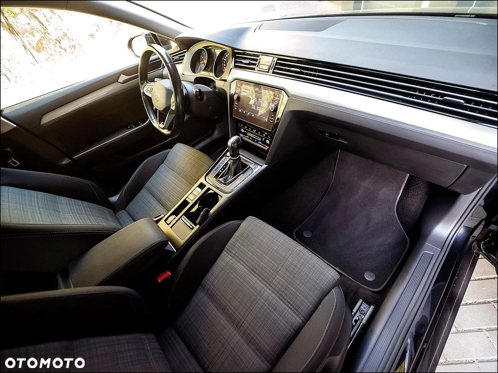 Volkswagen Passat - 16