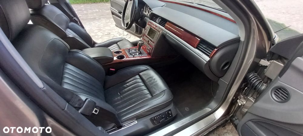 Volkswagen Phaeton - 13