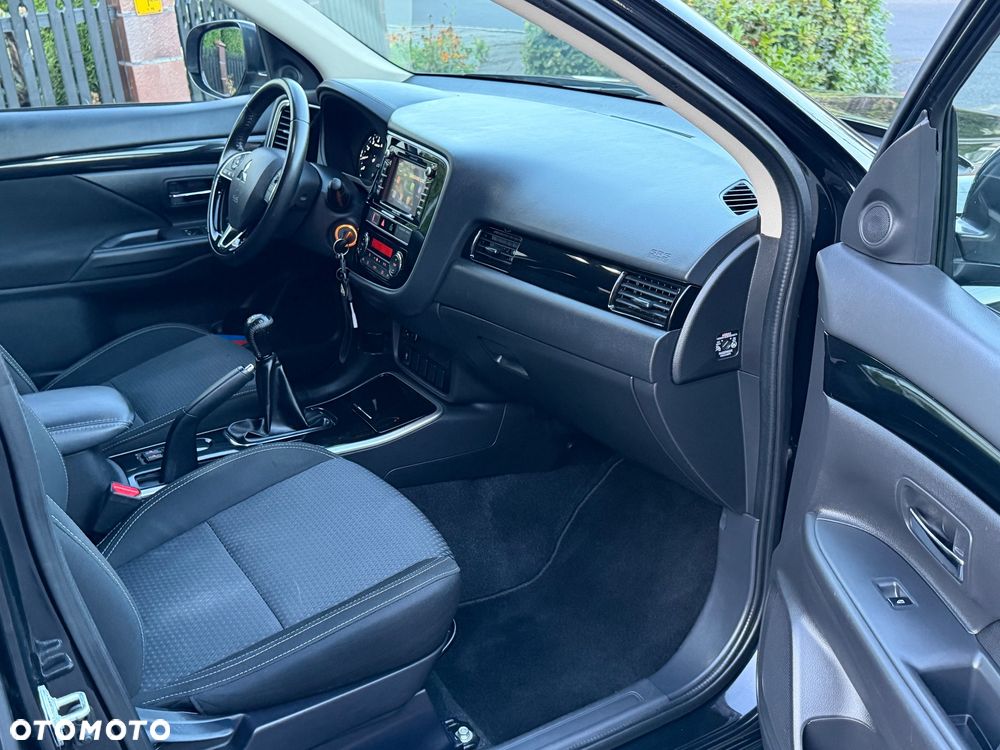 Mitsubishi Outlander 2.0 2WD Diamant - 28