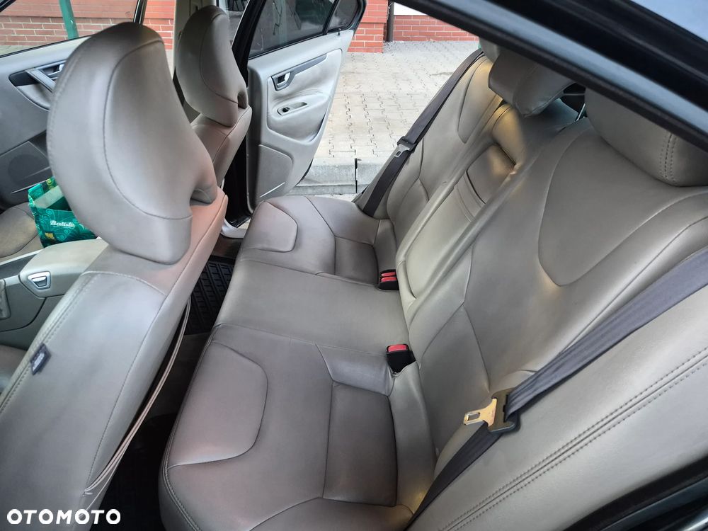 Volvo S60 2.5T Rubin - 8