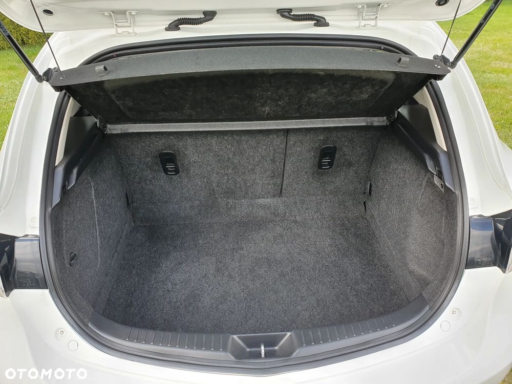 Mazda 3 1.6 Active + - 20