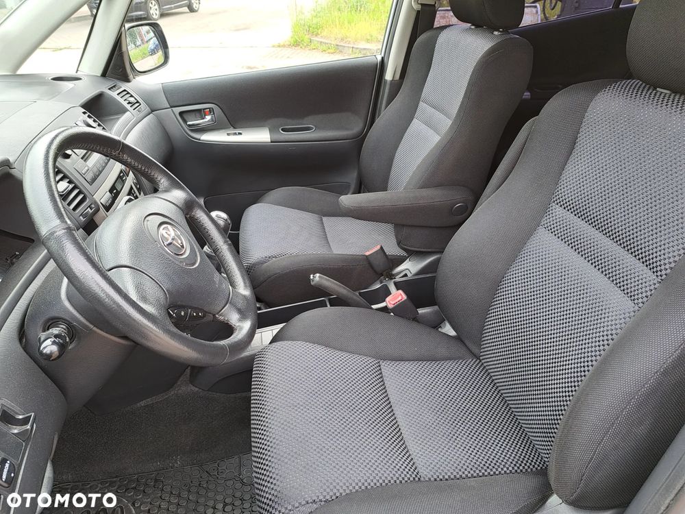Toyota Corolla Verso - 15