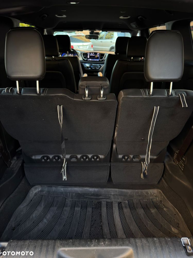 Chrysler Pacifica - 23