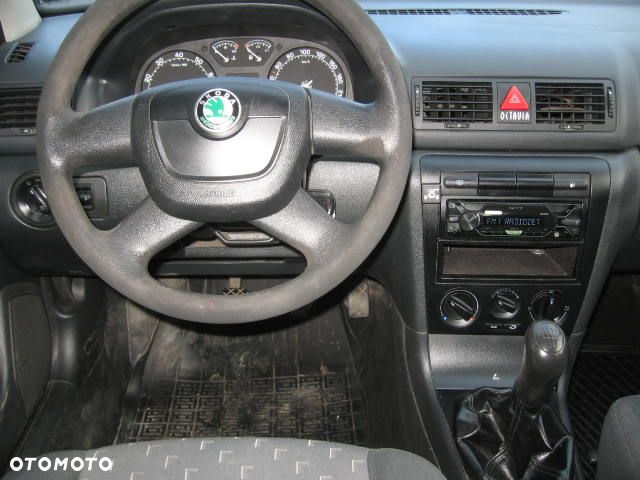 Skoda Octavia 1.6 Ambiente - 13