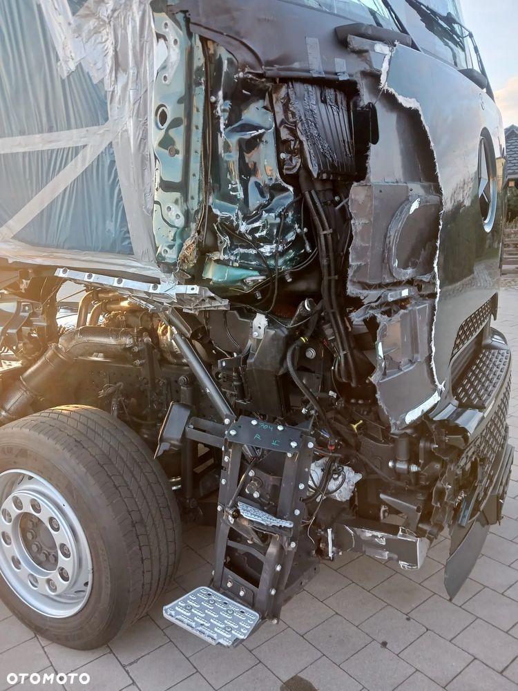 Mercedes-Benz 1851 - 4