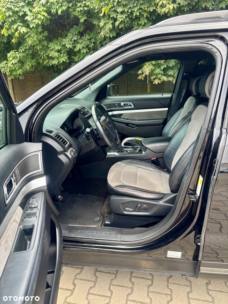 Ford Explorer - 27