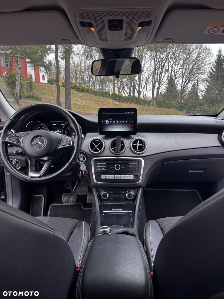Mercedes-Benz CLA 180 7G-DCT Urban - 12
