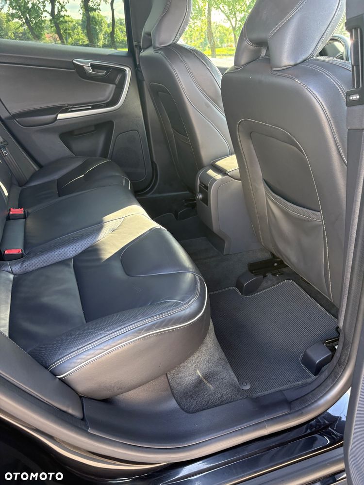 Volvo XC 60 D4 Drive-E R-Design Momentum - 32