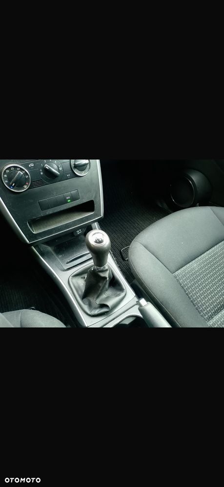 Mercedes-Benz Klasa B 180 BlueEFFICIENCY SPORT EDITION - 24