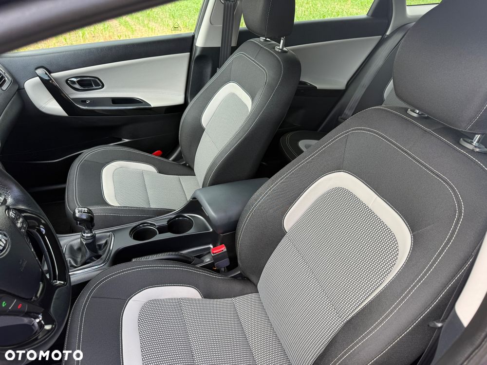 Kia Ceed 1.6 CRDi 136 ISG Dream Team Edition - 10