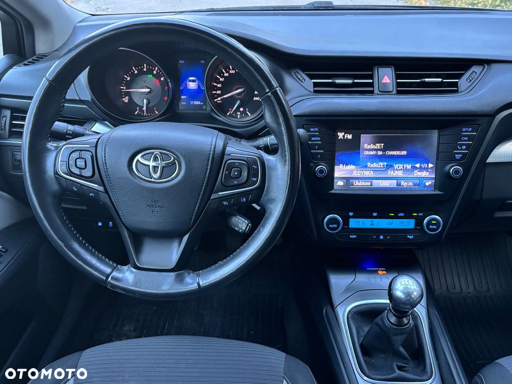 Toyota Avensis 1.8 Premium - 11