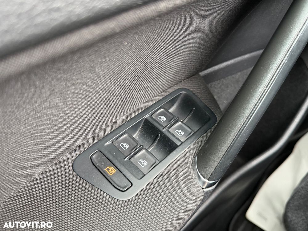 Volkswagen Golf 1.6 TDI SCR Comfortline - 20