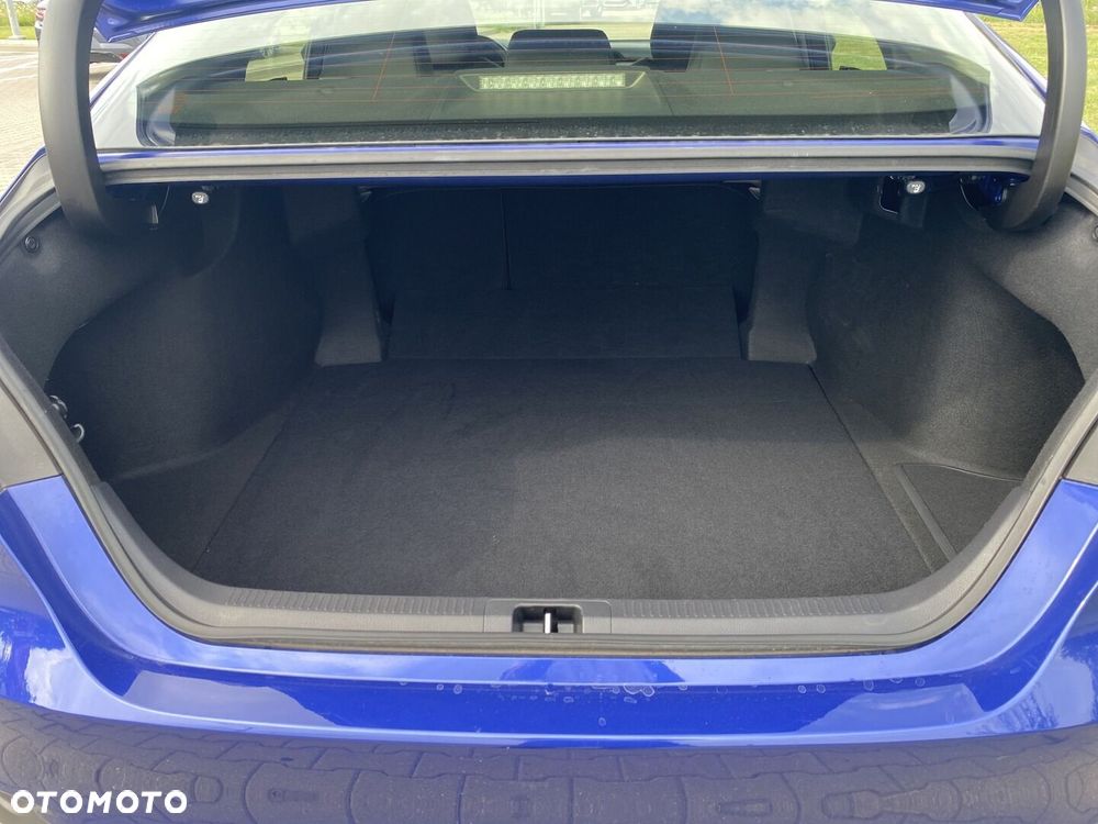 Toyota Camry 2.5 Hybrid Comfort CVT - 26