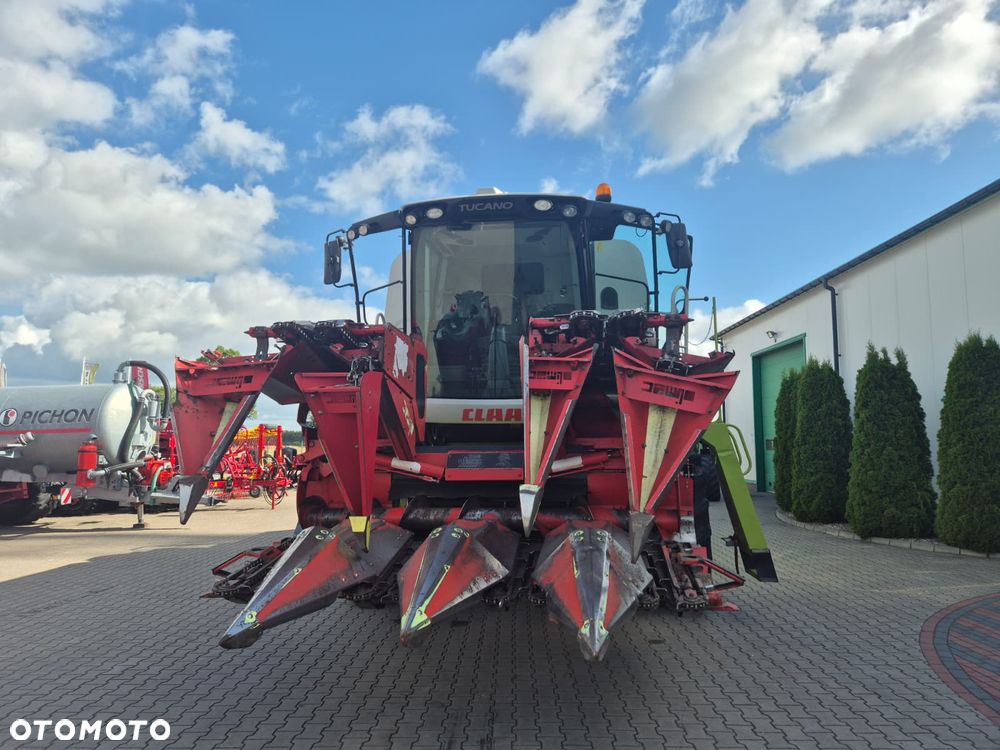 Claas Tucano 440 z hederem Vario 620 i przystawką do kukurydzy Olimac - 10