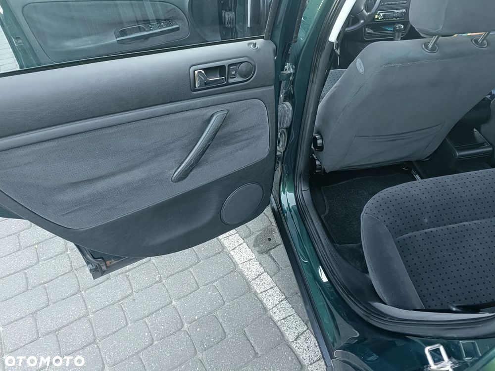 Volkswagen Passat 1.8 Comfortline - 9