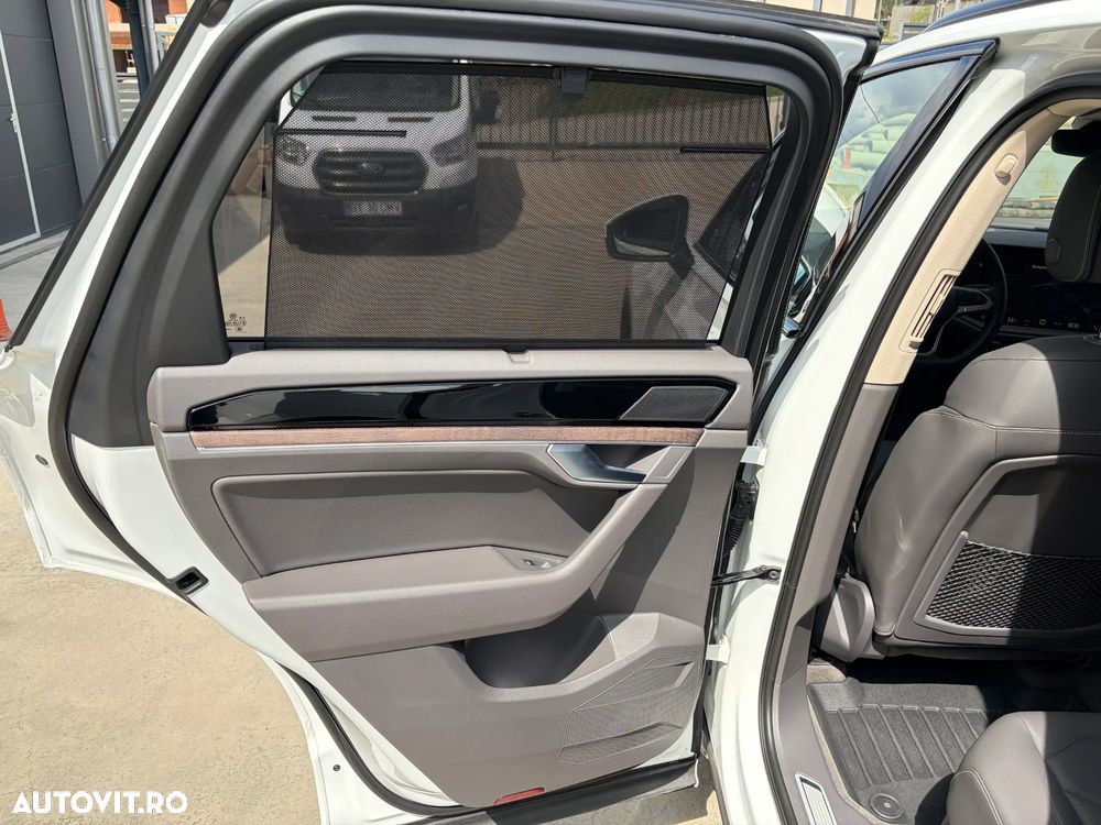 Volkswagen Touareg V6 TDI 4MOTION Elegance - 25