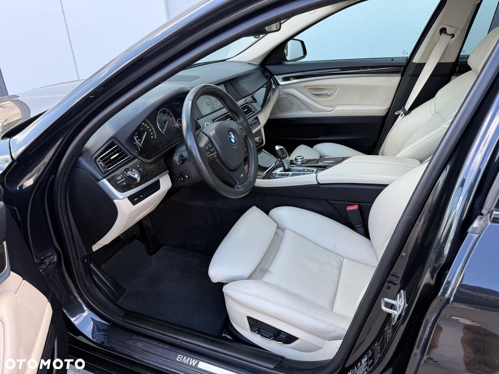 BMW Seria 5 525d Sport-Aut - 29