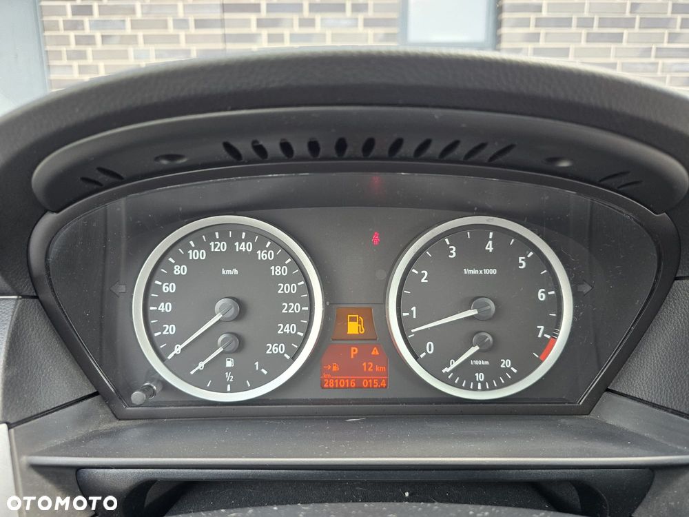 BMW Seria 5 525i - 32