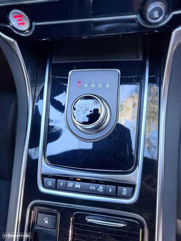 Jaguar XE 2.0 D R-Sport Aut. - 25