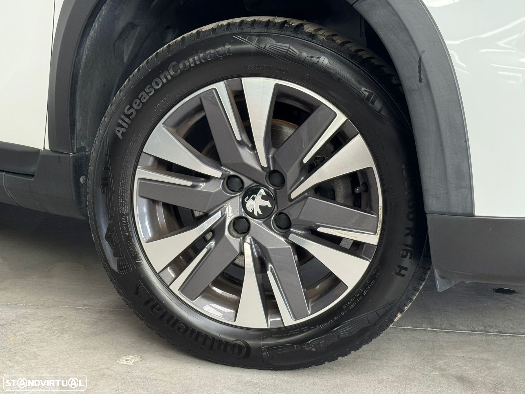 Peugeot 2008 1.2 PureTech Allure - 8