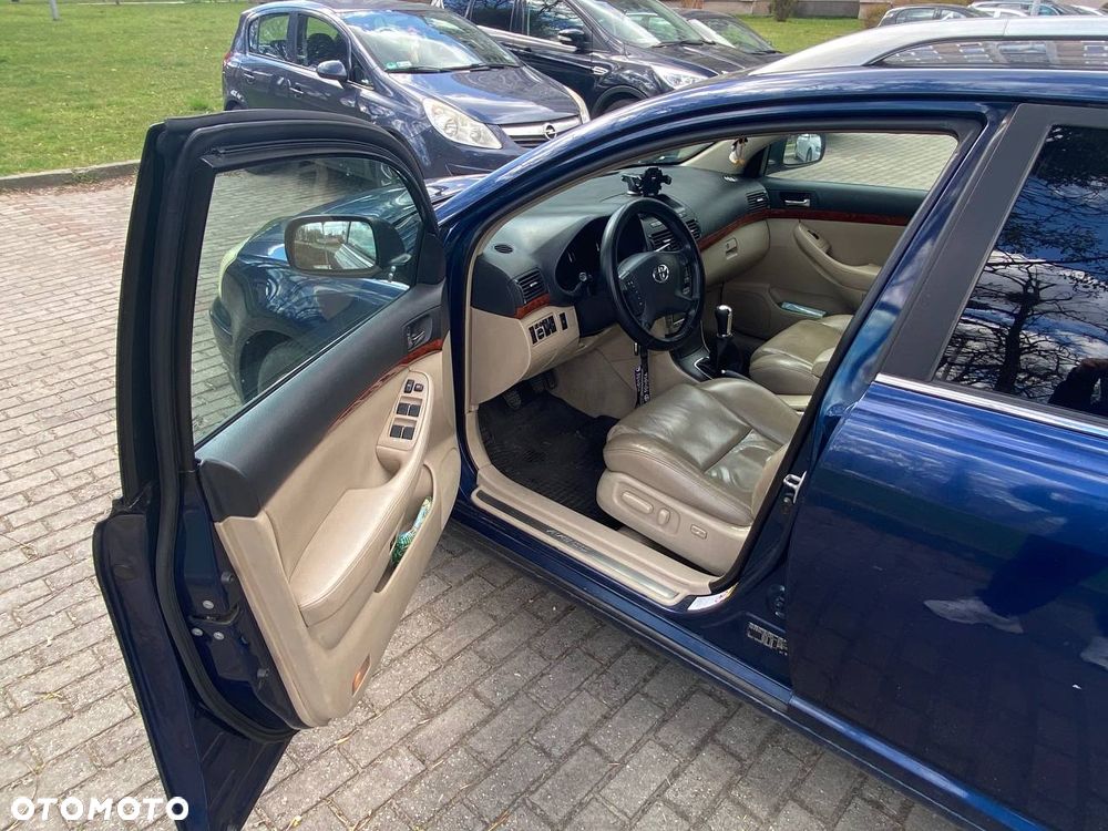 Toyota Avensis 2.0 D-4D - 8