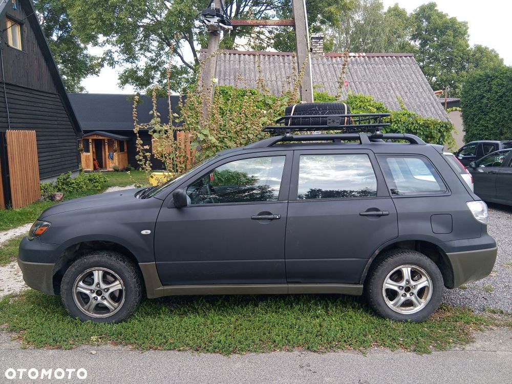 Mitsubishi Outlander - 2
